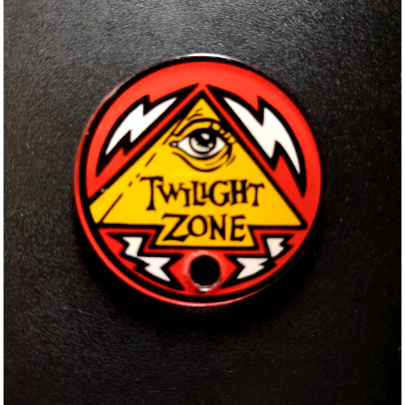The Twilight Zone Eye Pyramid Pinball Machine Keychain 1993 Original Unused - Picture 1 of 2